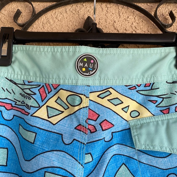 Maui and sons swim trunks - Picture 6 of 9